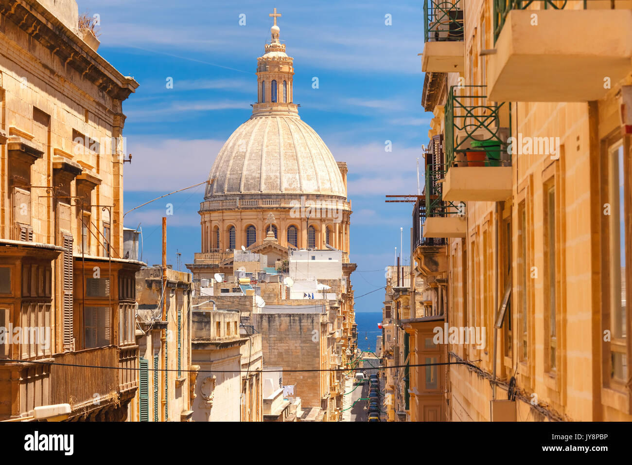 Traditionelle bunte Holzbalkone, Malta Stockfoto