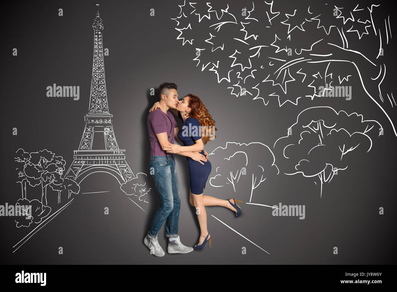 Happy Valentinstag Liebe Geschichte Konzept der romantisch zu zweit in Paris unter dem Eiffelturm Zeichnungen Hintergrund Kreide küssen. Stockfoto