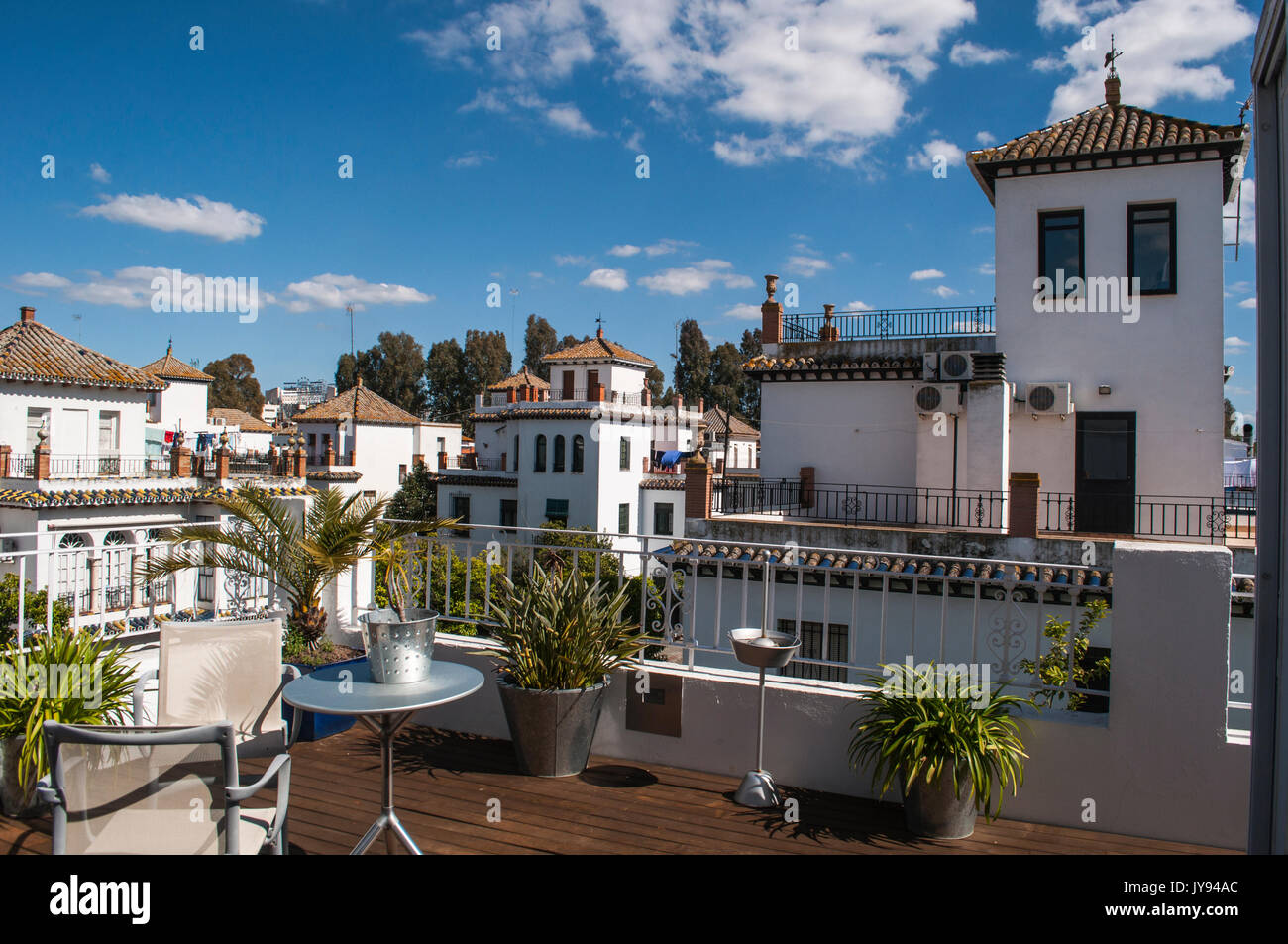 Die Skyline von Heliopolis, einer Wohngegend von Sevilla, dessen Name bedeutet Stadt der Sonne in Griechisch, mit seinen Häusern im andalusischen Stil erbaut Stockfoto