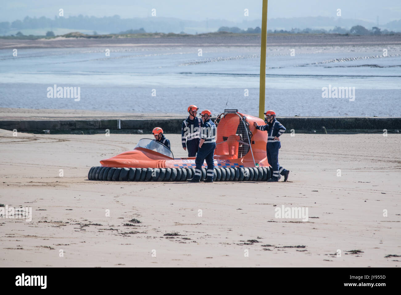 Burnham on Sea Bereich Rettung Boot Üben von Manövern am Strand Stockfoto
