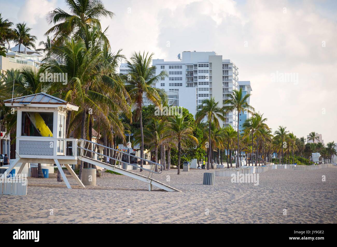 Ein Blick auf den Strand in der Nähe von Las Olas in Ft. Lauderdale, FL während ein sommermorgen. Stockfoto