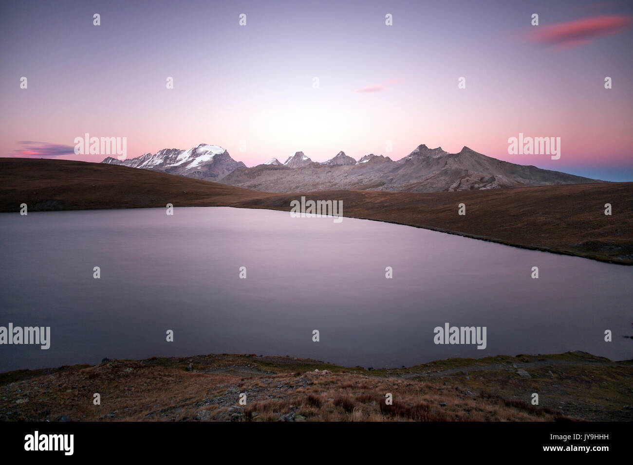 Sonnenuntergang auf rosset See auf einer Höhe von 2709 Metern. Nationalpark Gran Paradiso Stockfoto
