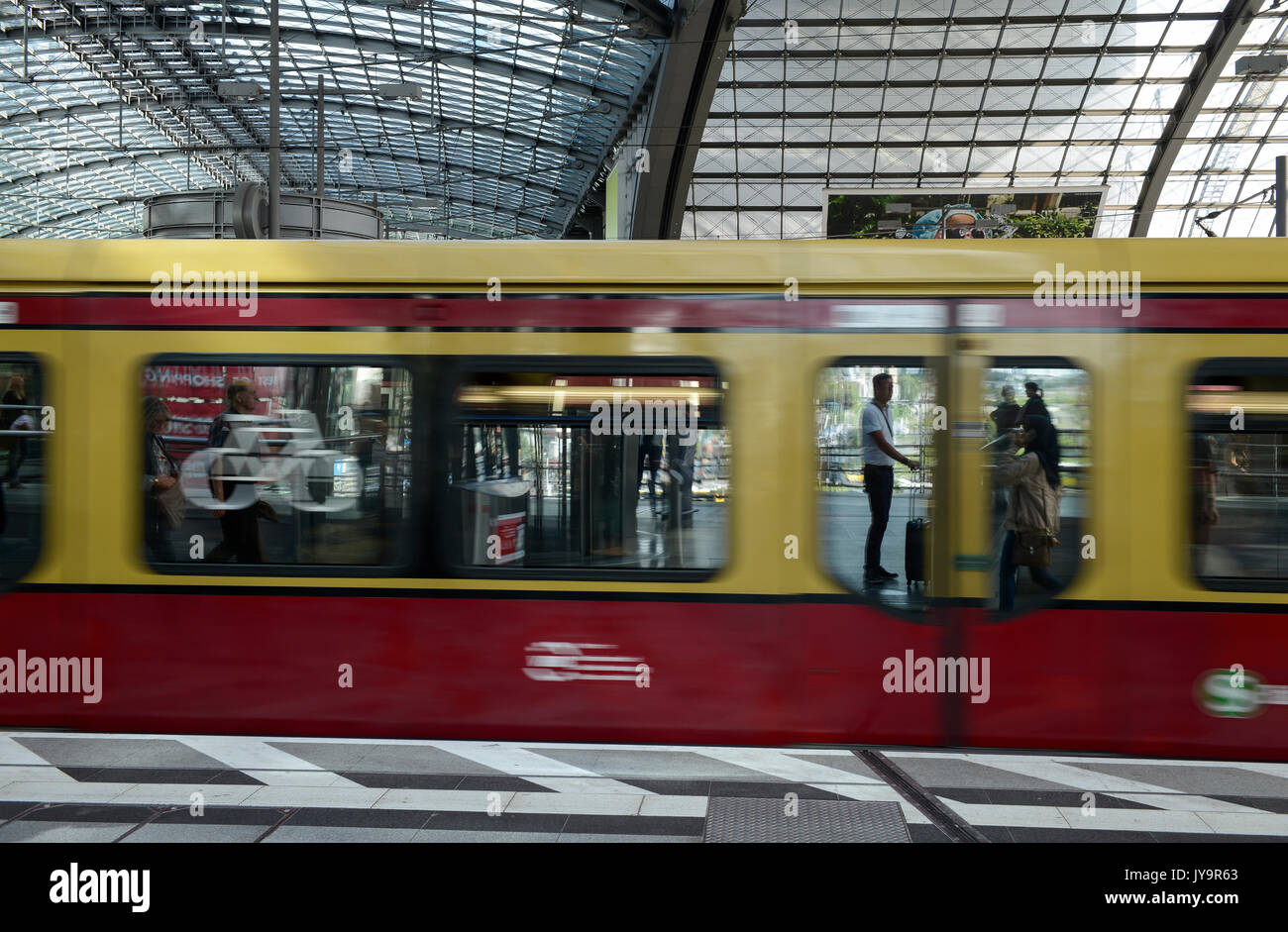 Deutschland, Berlin, Hauptbahnhof, Hauptbahnhof, S-Bahn Stockfoto