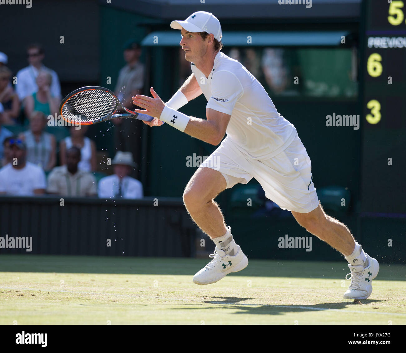 ANDY MURRAY (GBR), die in Aktion in Wimbledon Stockfoto