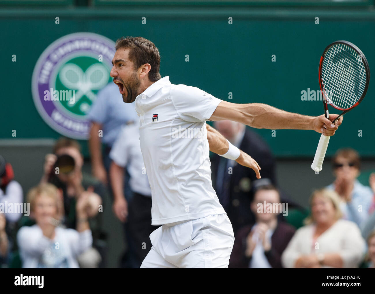 Marin Cilic feiert Match Point und Sieg in Wimbledon. Stockfoto