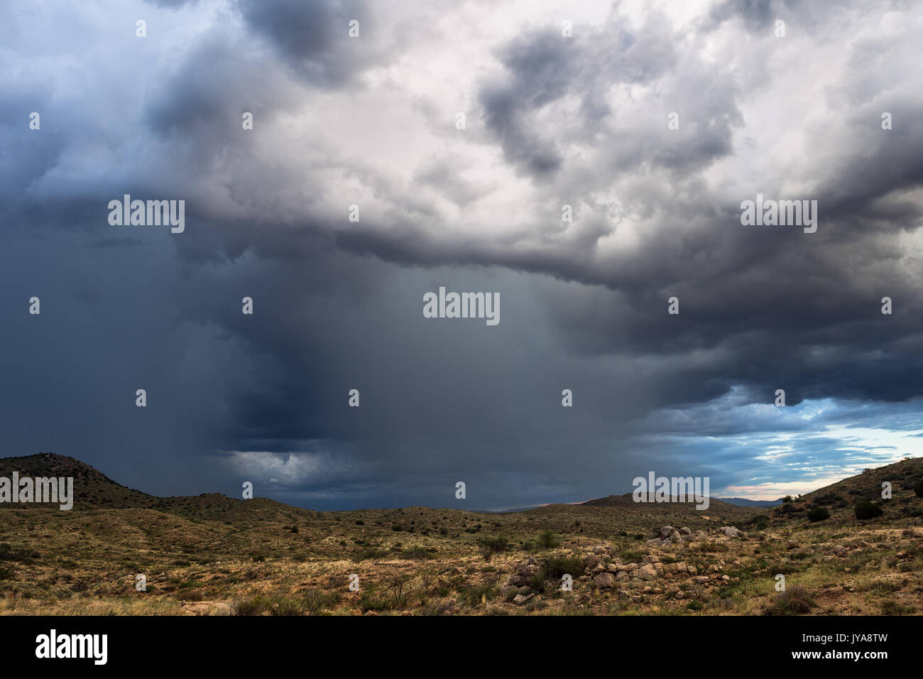 Gewitter mit starkem Regen über Agua Fria National Monument, Arizona Stockfoto
