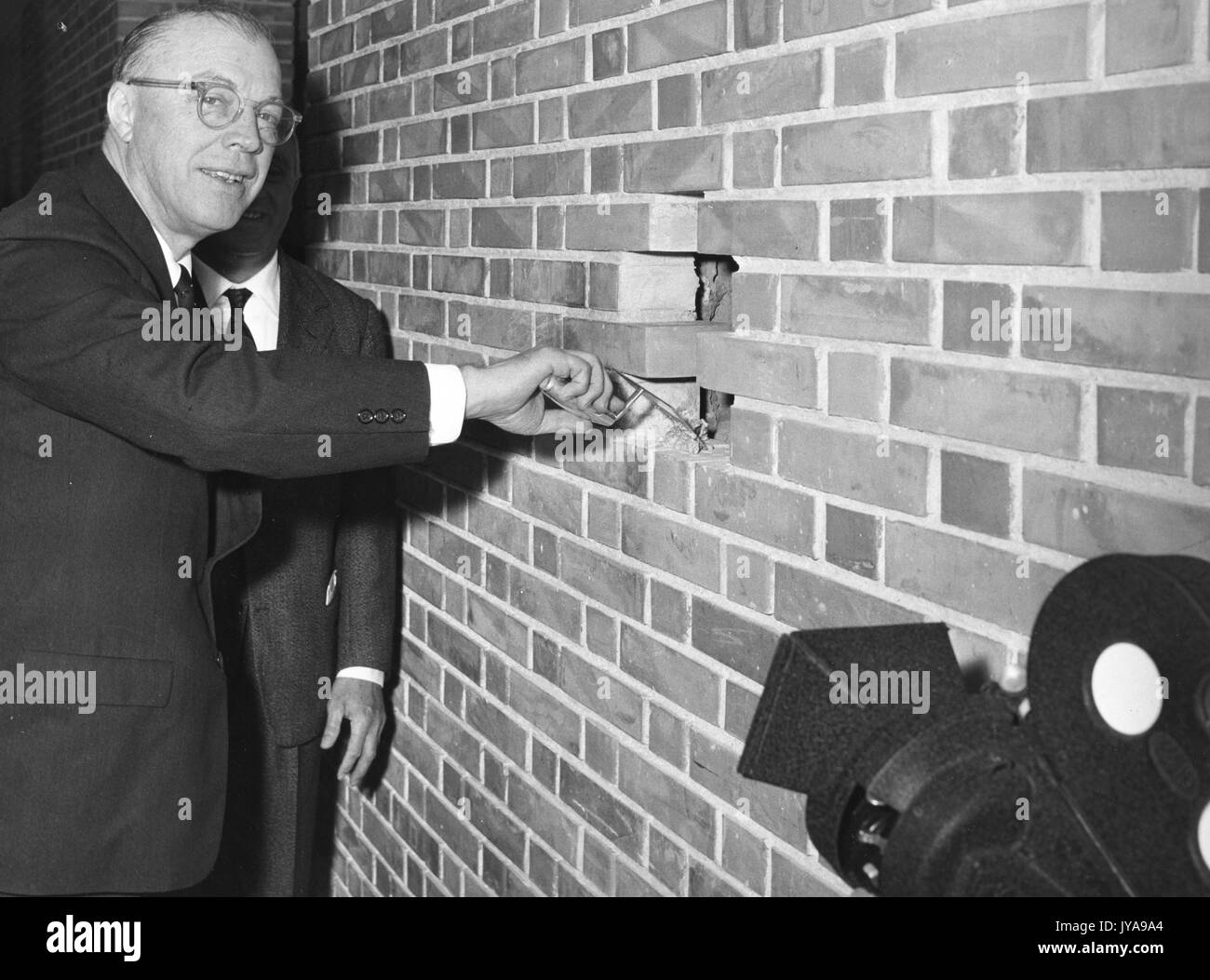 Milton Stover Eisenhower, Präsident der Johns Hopkins University, Bologna Eröffnungszeremonie, 28. April 1961. Stockfoto