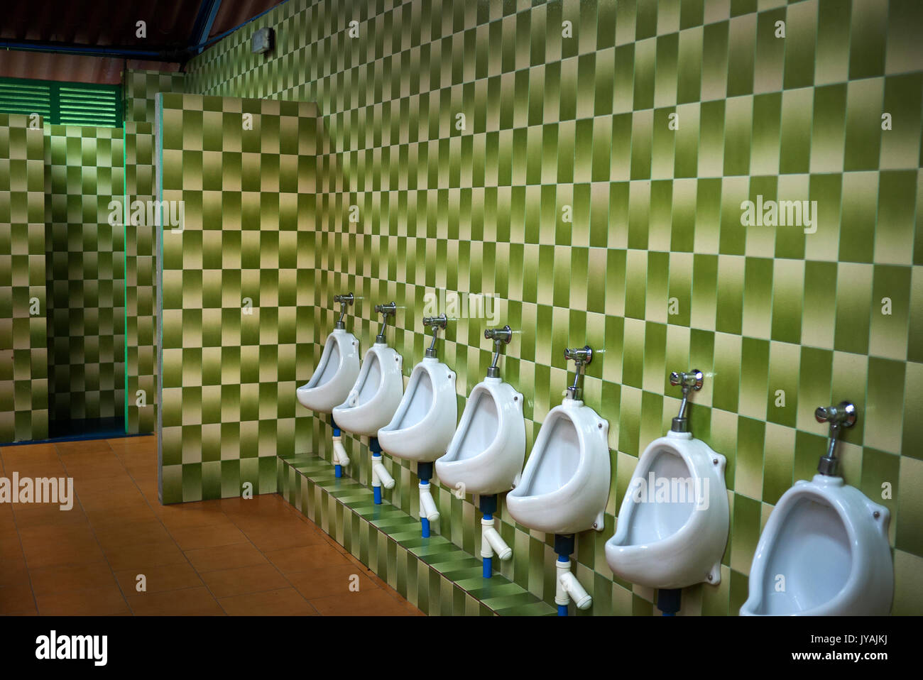 Herren WC und Duschen, Frankreich. Stockfoto