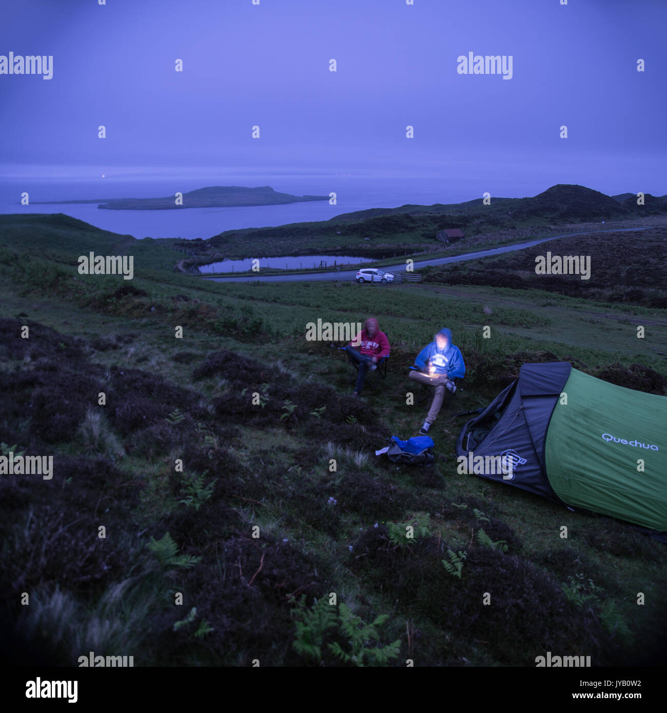 Caming in der Nähe des Meeres auf der Insel Skye. Stockfoto