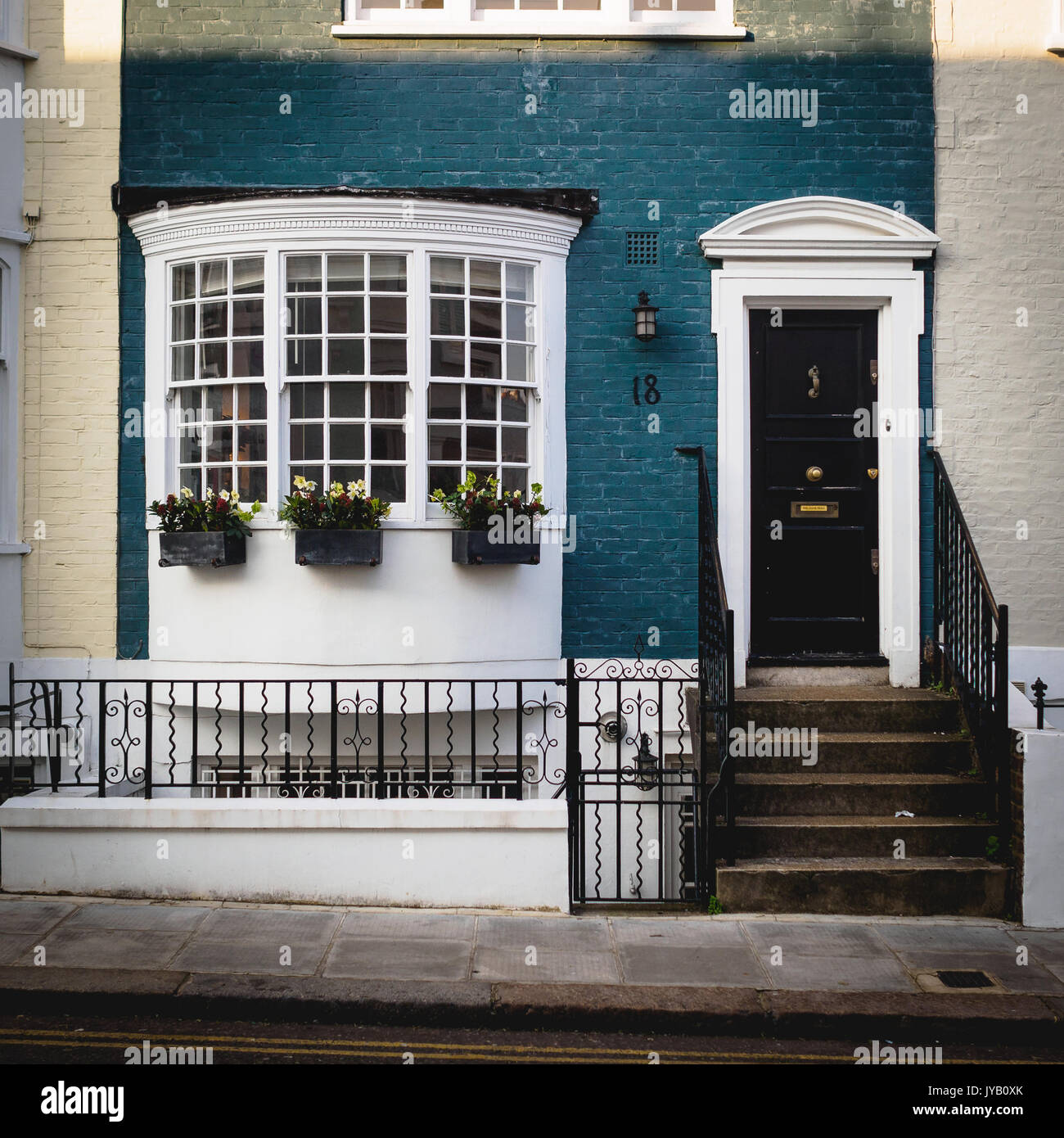 Farbig lackiert Haus Terrassen in London, 2017. Quadratisches Format. Stockfoto