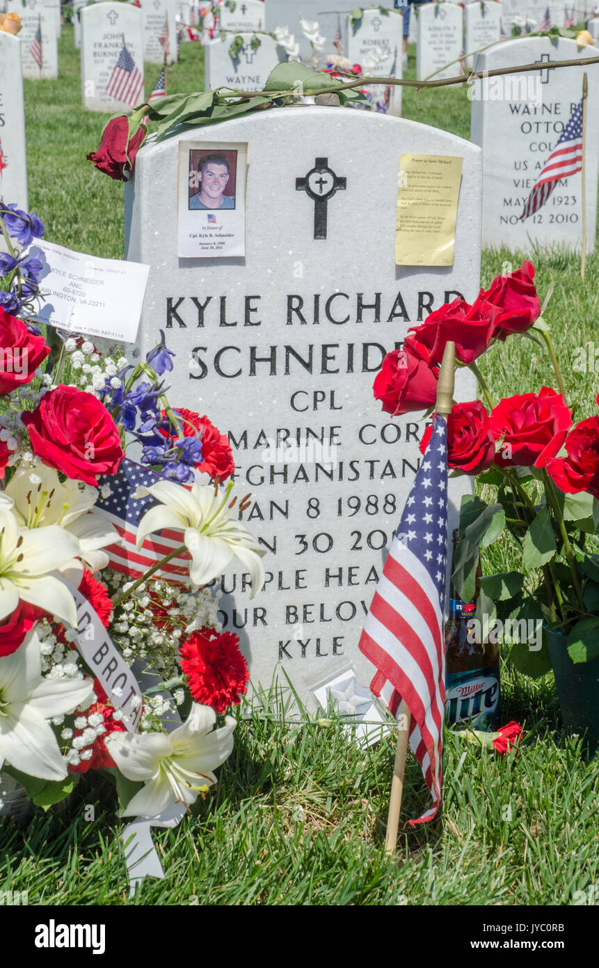 Memorial Day auf dem Arlington National Cemetery. Abschnitt 60 ist eine letzte Ruhestätte für Soldaten und Soldatinnen im Irak und in Afghanistan getötet. Stockfoto