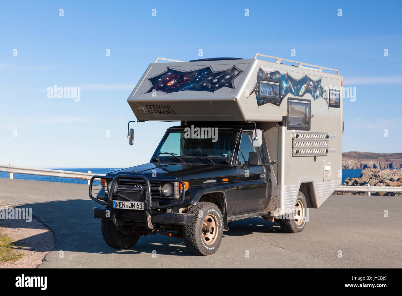 Ein Wohnmobil mit britischen Kennzeichen in Dubrovnik,, Neufundland und Labrador, Kanada. Stockfoto