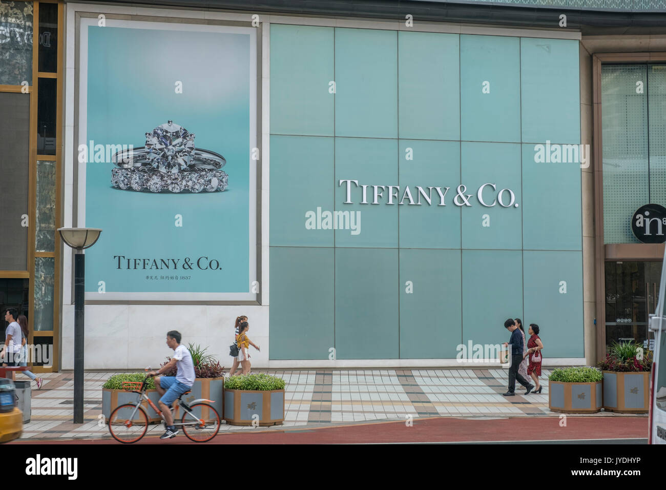 Tiffany Store in der Einkaufsstraße Wangfujing in Peking, China. 19-Aug-2017 Stockfoto