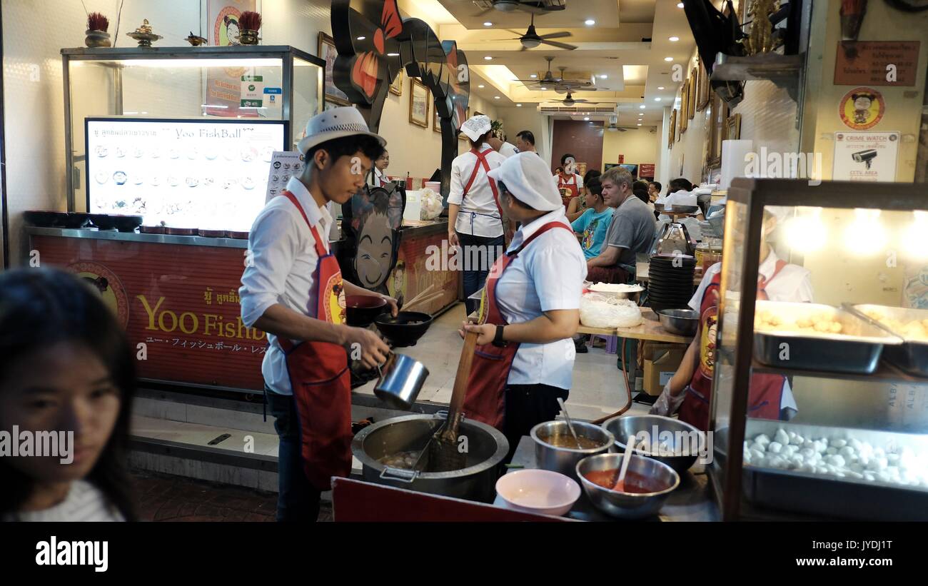 Night Yaowarat Road Open Air Küche kocht Chinatown Bangkok Thailand Stockfoto