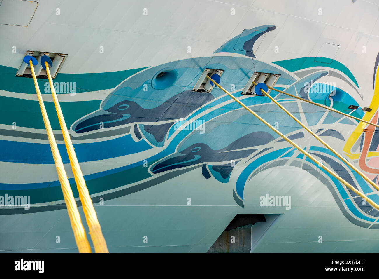 Schiff in den Hafen von Valletta, Malta, Altstadt, Grand Harbour, norwegischer Geist, typisch maltesische Fischerboote, als ein Wassertaxi für Touris Stockfoto