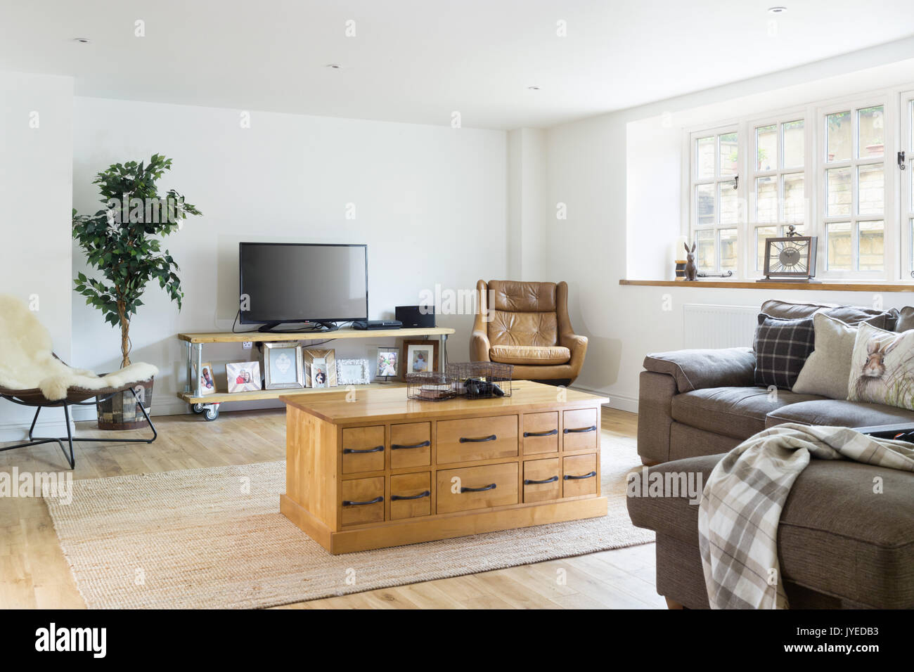 Eine große, komfortable und moderne Wohnzimmer Stockfoto, Bild ... Eine große, komfortable und moderne Wohnzimmer Stockfoto, Bild ...