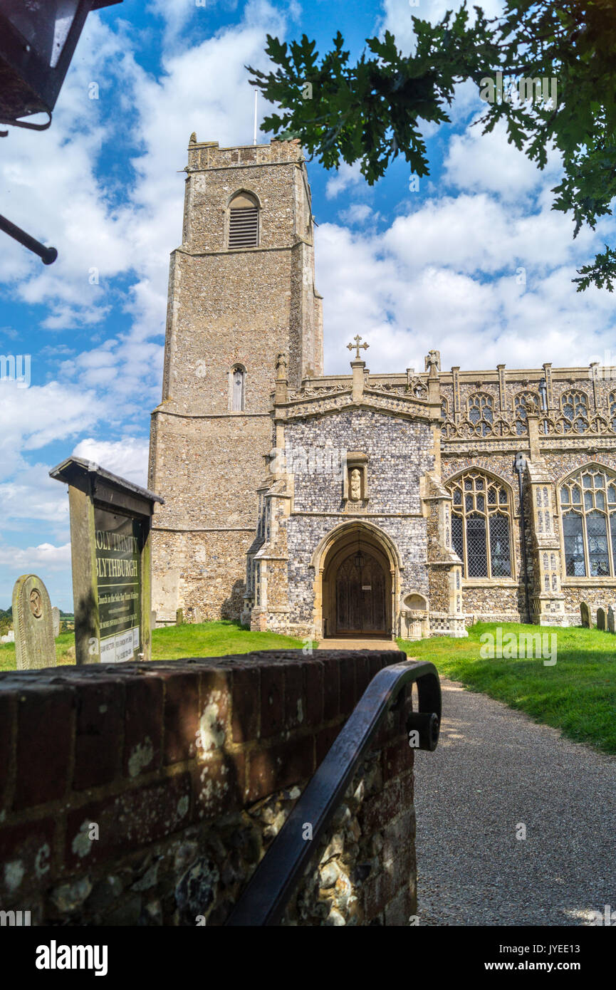 Kirchhof, Kirche der Heiligen Dreifaltigkeit, Blythburgh, Suffolk, England Stockfoto