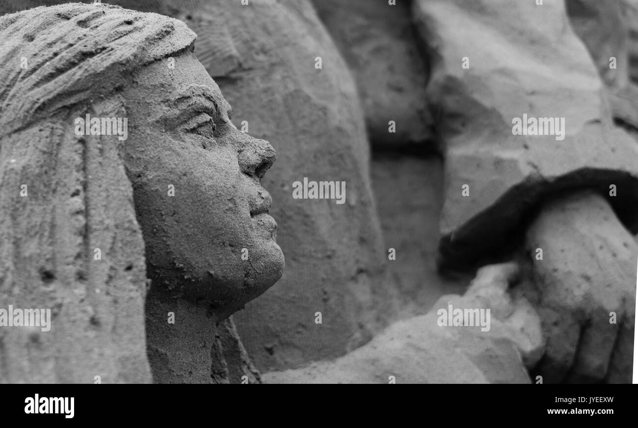 Jesolo Lido, Italien: Sand Krippe 2016, wunderbare Sand scultures mit der Darstellung der Heiligen Familie und der Exodus der Bibel; Details und Schwarz und Weiß Stockfoto