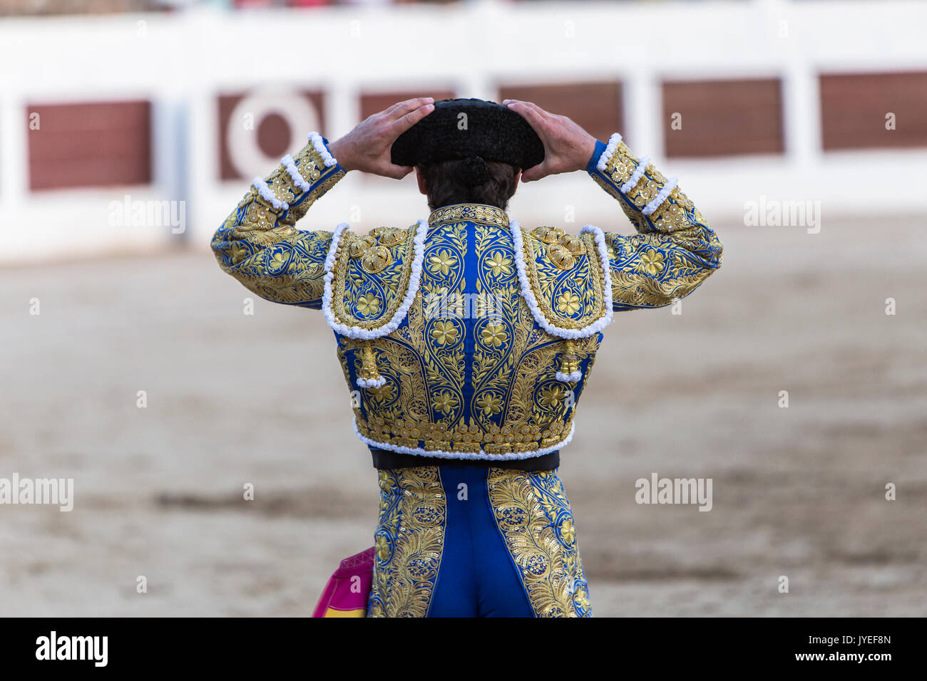 Torero Straffung ihrer Montera beim Stierkampf, Andalusien, Spanien Stockfoto