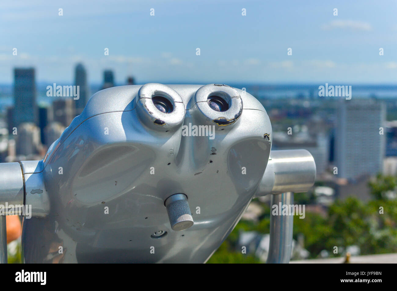 Hi-Spy anzeigen Maschinen mit Blick auf die Skyline von Montreal. Stockfoto