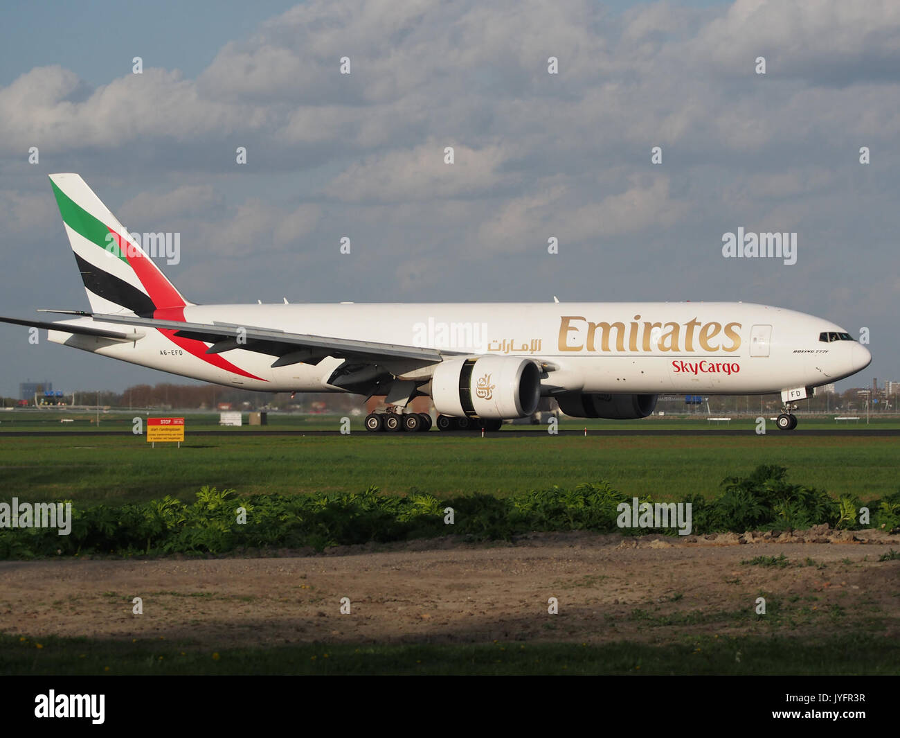 A6EFD Emirates Boeing 777F 1H Rollen auf der Polderbaan, EHAM Schiphol (AMS), Bild 2 Stockfoto