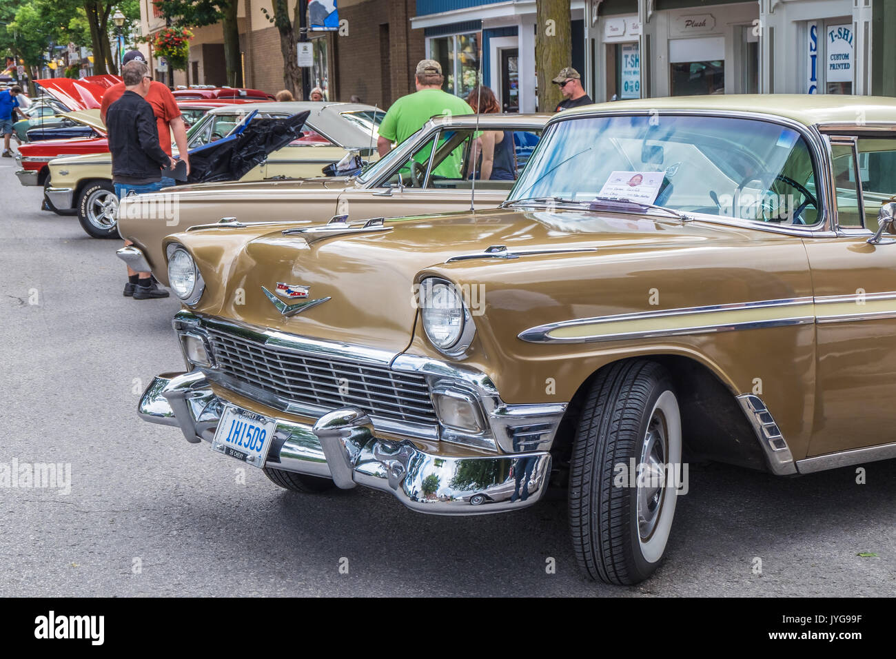 ORILLIA ONTARIO, Kanada - 19 August 2017: 19. jährlichen Orillia Downtown Classic Car Show. Eine erstaunliche Sammlung von über 400 klassische Autos auf Anzeige auf Stockfoto