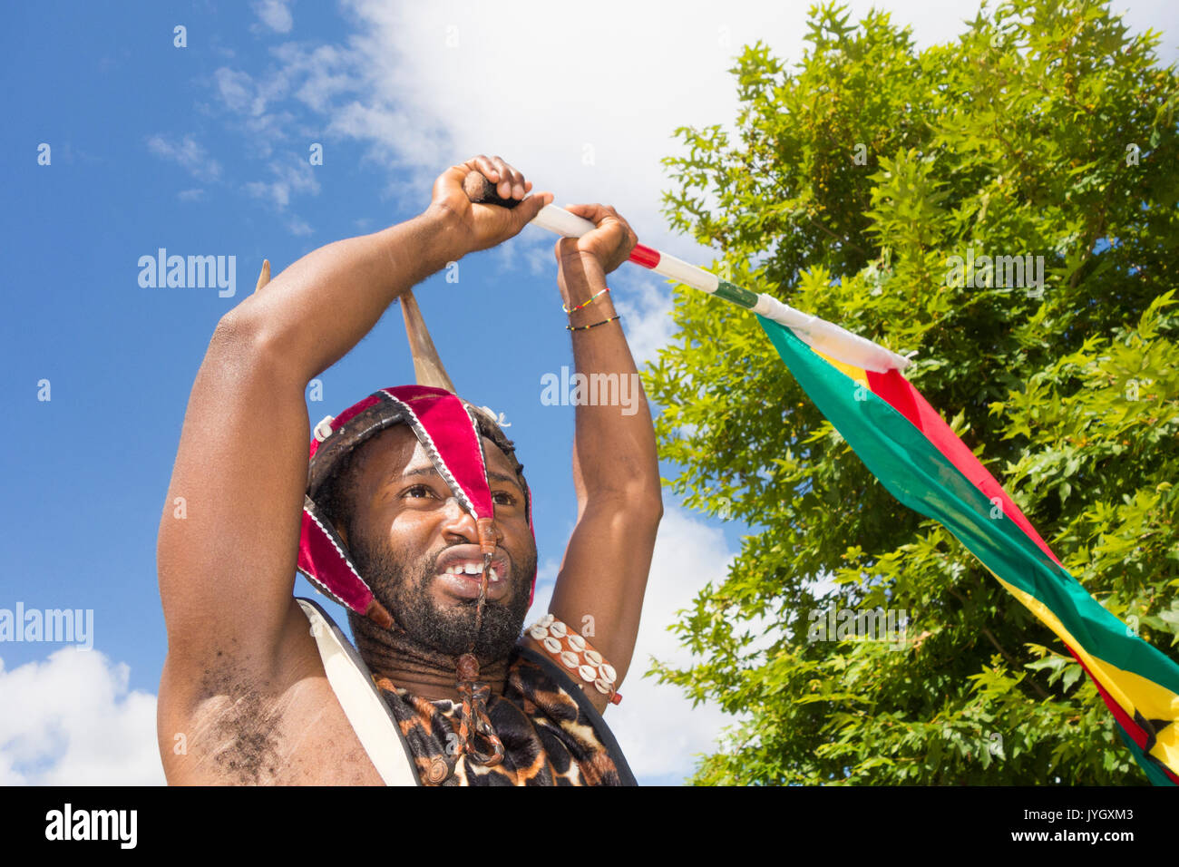 Billingham, North East England, UK, 19 August, 2017. UK. Tänzer aus Ghana am schließen Parade der Billingham Internationale Folklore Festival der Welt Dance (12-19 August), der nun in seinem 53. Jahr. Credit: ALAN DAWSON/Alamy leben Nachrichten Stockfoto