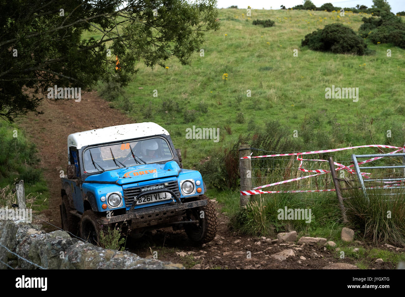 Glendearg Farm, Galashiels, UK. 19 August, 2017. Schottische Cross Country Meisterschaft Konkurrenten racing während Etappe 1 von Runde 5 an Glendearg Farm nr Galashiels. Ein nationaler'' 'B' wettbewerbsfähige Safari für ca. 6,5 Meilen über offene Ackerland und Steinbruch. Die Veranstaltung hat drei "Beine" Samstag 1200-1700 Leg 1 Leg 2 Leg 3 1000-1400 2000-2359 Sonntag am Wochenende 19./20. August 2017 (Foto: Rob Grau): Rob Grau/Alamy leben Nachrichten Stockfoto