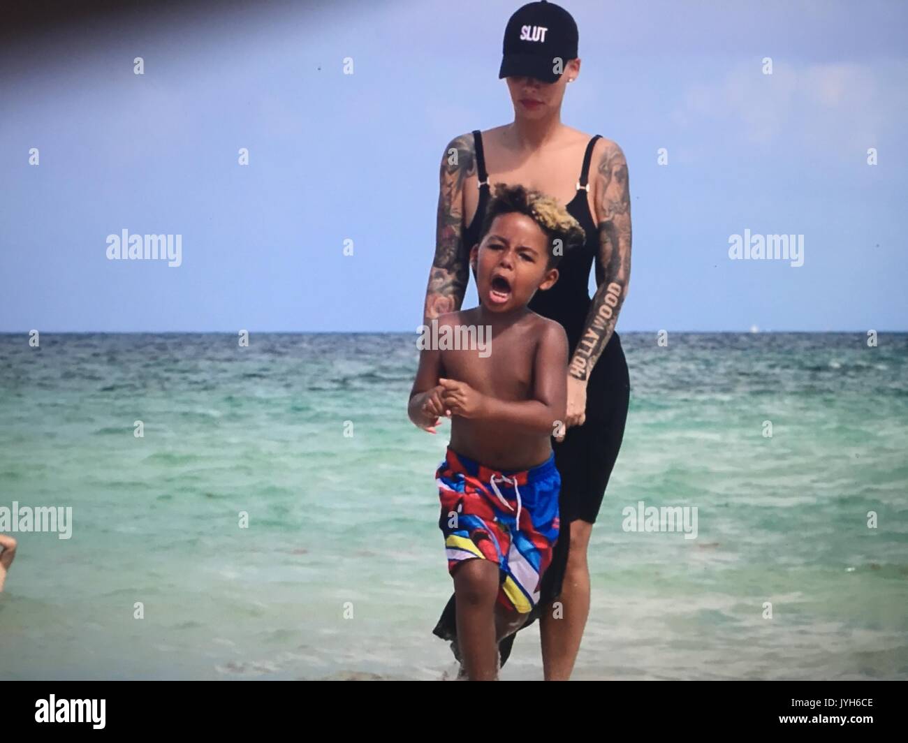 MIAMI BEACH - 18. August: Gelbe Rose aus gesehen und über am Strand am 18. August 2017 in Miami, Florida. MPI122/MediaPunch Stockfoto