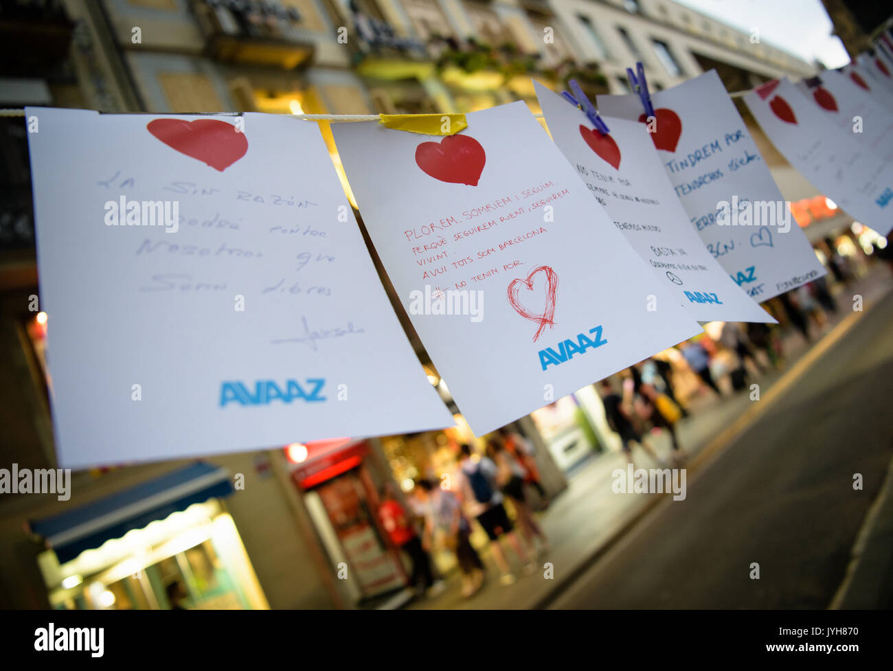 Barcelona, Spanien. 19 Aug, 2017. Seiten mit Botschaften des Friedens einschließlich der Katalanischen Slogan 'kein tenim Por" ("Wir haben keine Angst") in der Las Ramblas in Barcelona, Spanien, 19. August 2017. Mehrere Menschen wurden getötet, andere in einem Terror anschlag auf den populären Las Ramblas in Barcelona am 17. August 2017 verletzt. Foto: Matthias Balk/dpa/Alamy leben Nachrichten Stockfoto