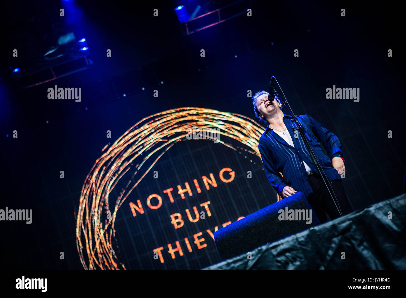 Conor Mason der englischen Alternative Rock Band nichts aber Diebe dargestellt auf der Bühne als sie Leben führen bei Lowlands Festival 2017 in Biddinghuizen Niederlande (Foto von Roberto Finizio / Pacific Press) Stockfoto