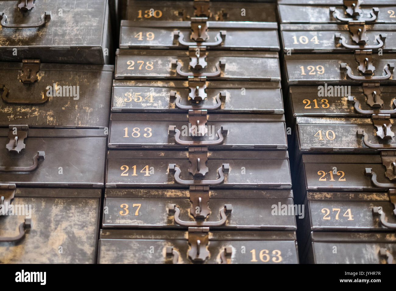 Metall Lockbox - vintage Geld, alte Kasse vault Stockfoto