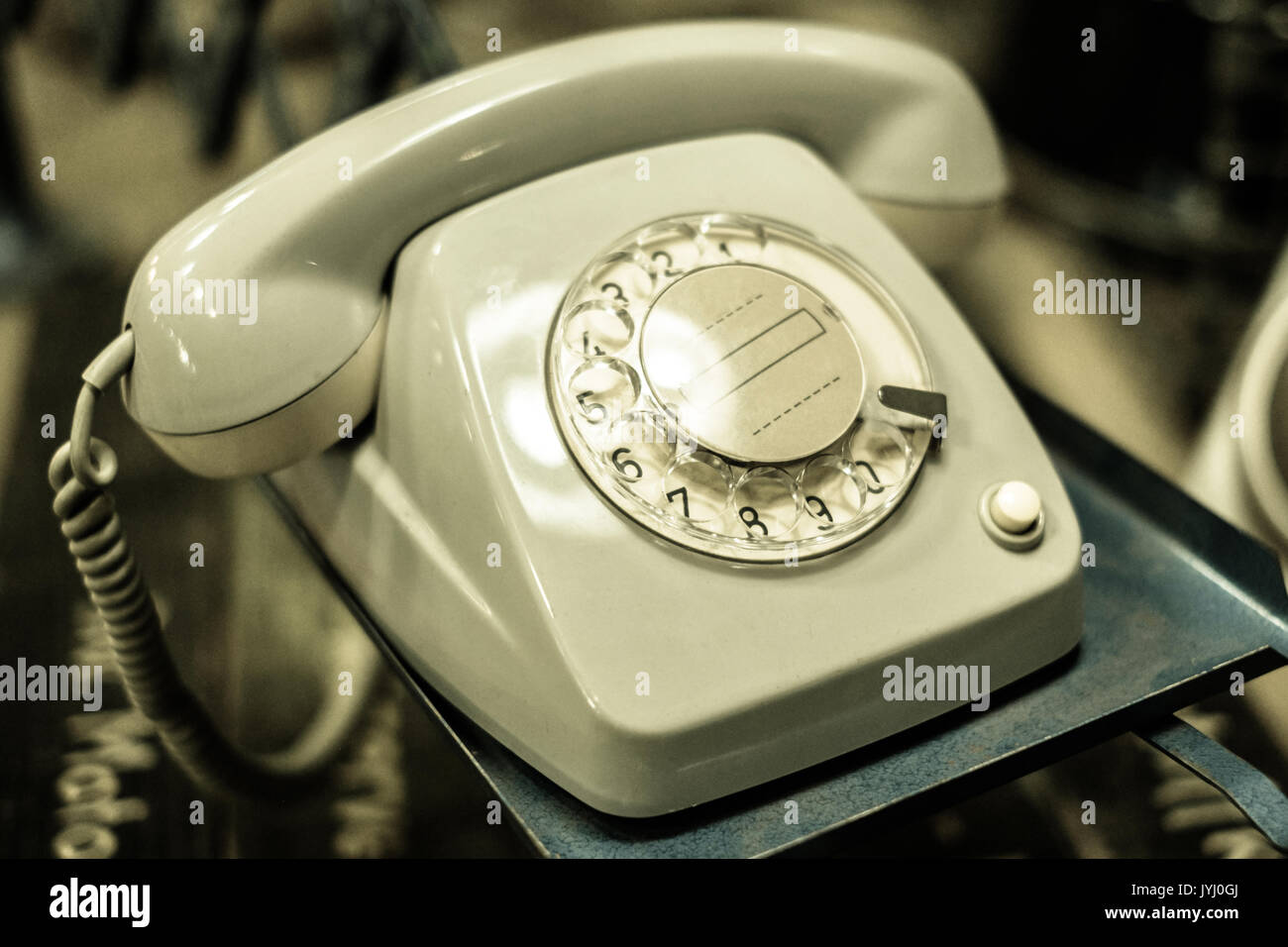 Altes Telefon, Telefon mit Teller - Kunststoff Tel. Stockfoto