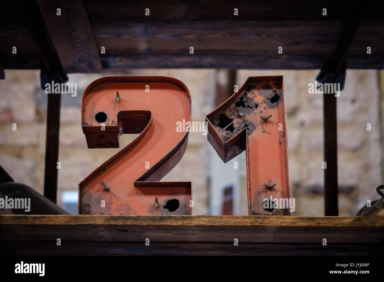 21-jährige Neonlicht zahlen - vintage Typografie - 21 Stockfoto