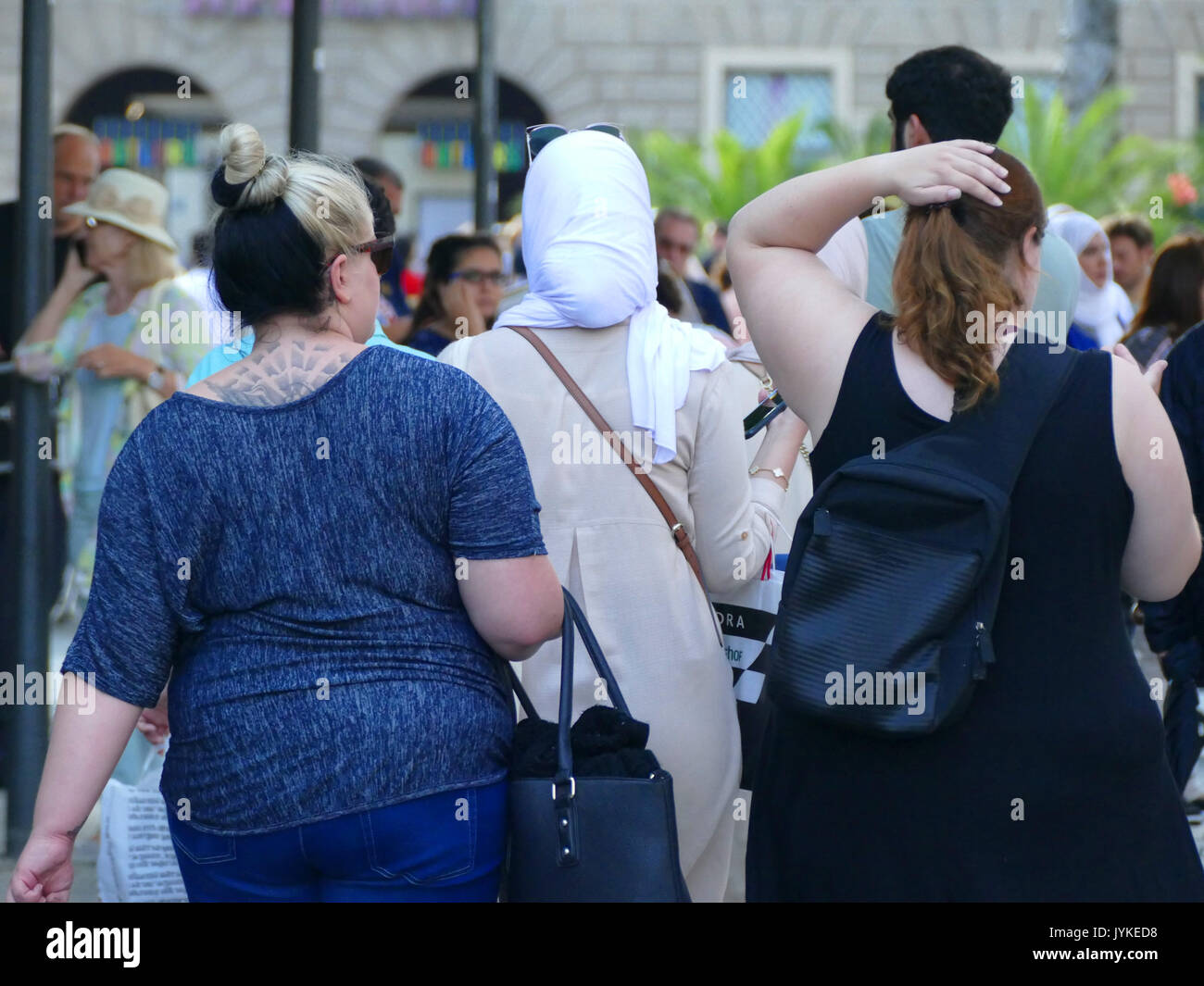 Burqa Kopftuch arabisch arabisch medizinisch Tourist Europäische Stadt München für Behandlung Stockfoto