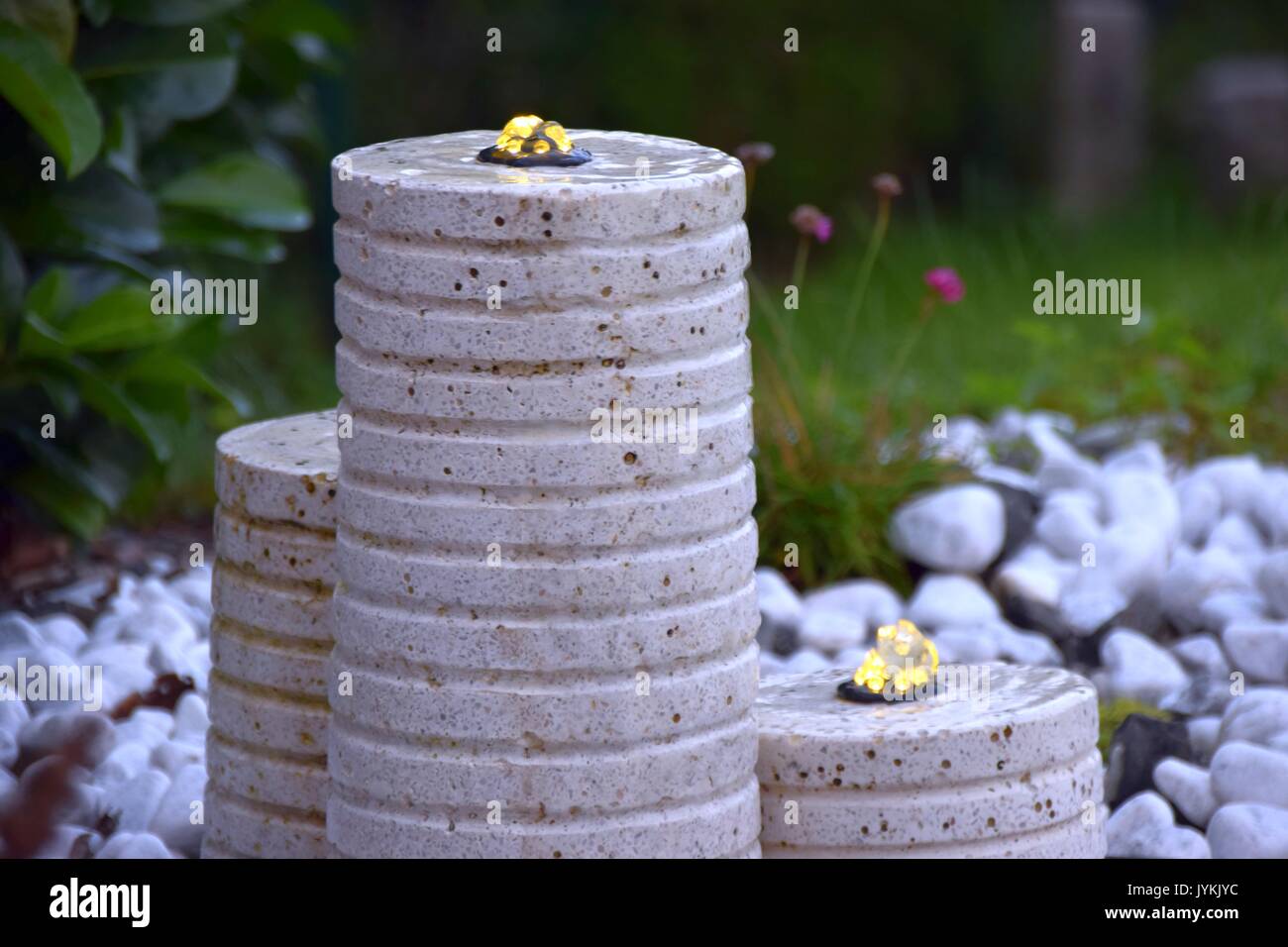 Lilluminated Splash Granit Brunnen Im Garten Ighted Beleuchteten