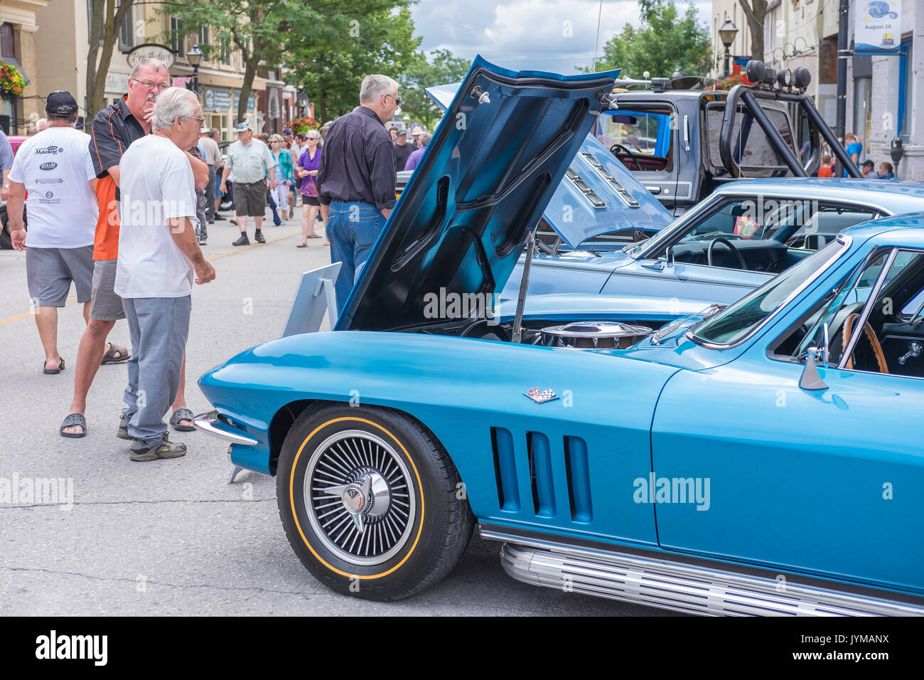 ORILLIA ONTARIO KANADA - 17. August 2017: 19. jährlichen Downtown Orillia Classic Car Show, eine erstaunliche Sammlung von über 400 klassische Autos auf Anzeige auf Stockfoto