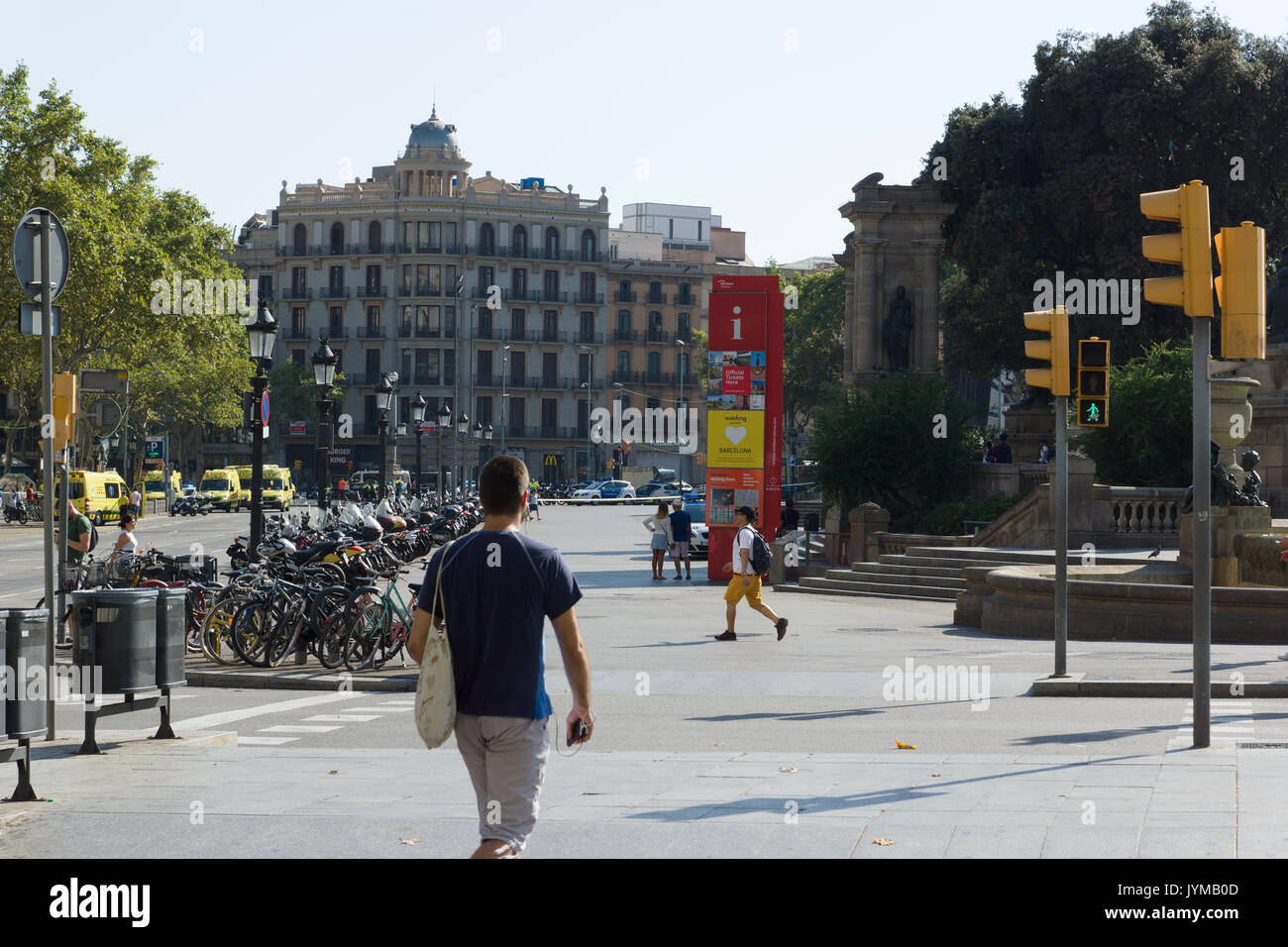 Barcelona, Spanien - 17. August 2017: terroristische Akte in der Nähe von der Platz von Katalonien. Touristen und Einheimische in Angst. Stockfoto