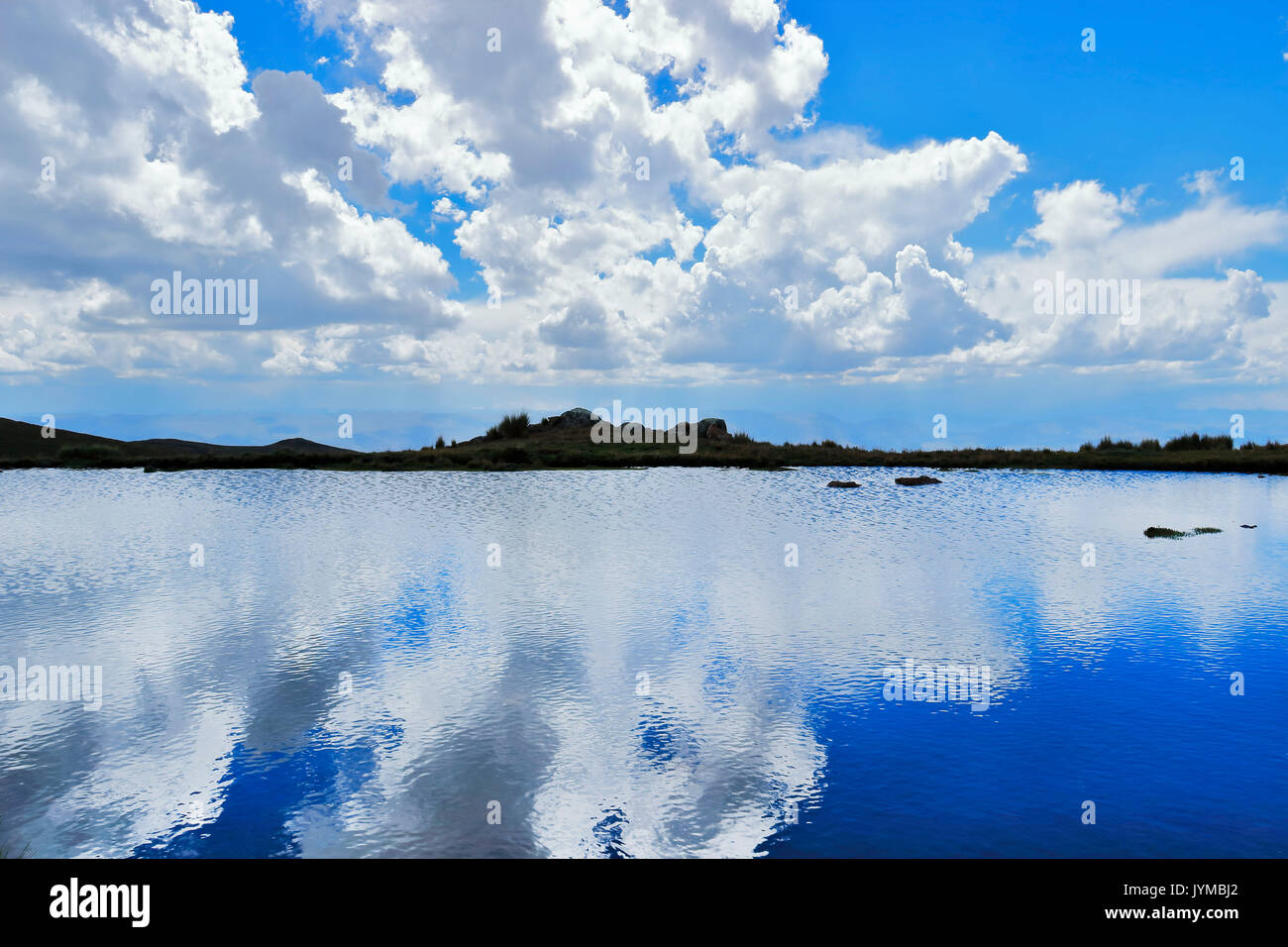 Reflexion der Himmel in der Lagune Stockfoto