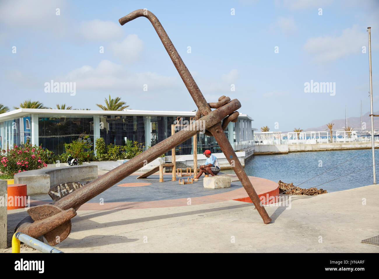 Alte Anker Denkmal am Hafen von Mindelo, Mindelo, Sao Vicente, Kap Verde (Cabo Verde), Afrika Stockfoto