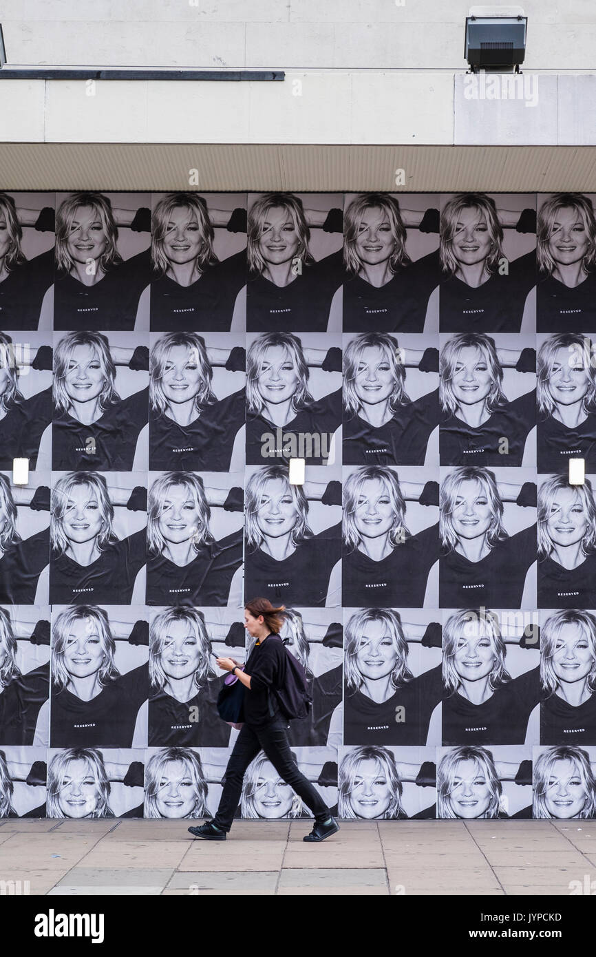 Kate Moss Gesicht der Polnischen Marke vorbehalten Öffnung auf der Oxford Street, London, England, Großbritannien Stockfoto