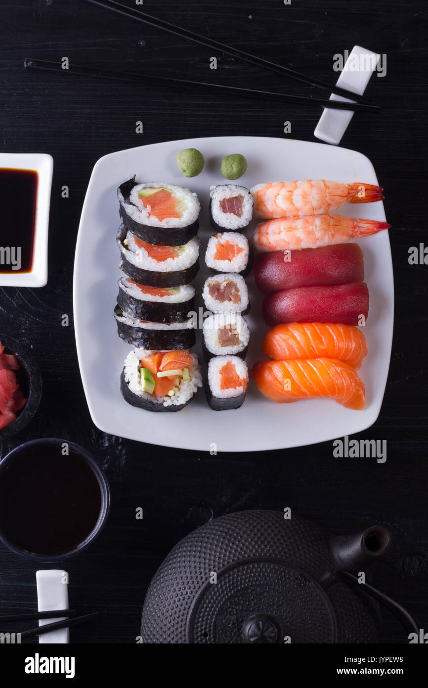 Japanische Sushi-Teller Stockfoto