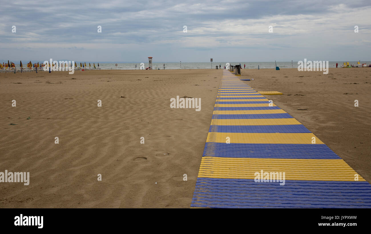 Sandstrand in einem Verregneten windigen Tag Stockfoto