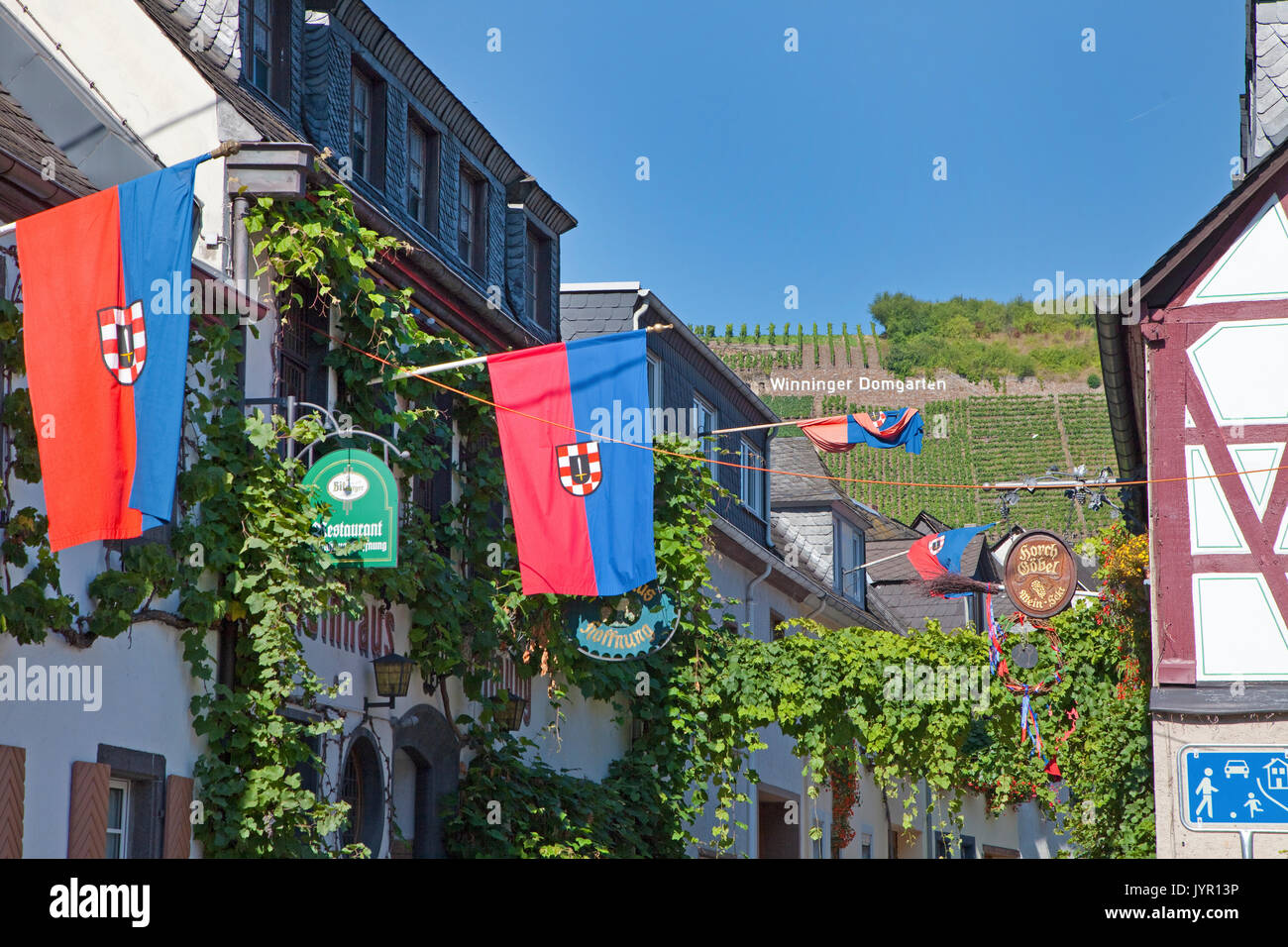 Valentin im Weinort Winningen, Untermosel, Landkreis Mayen-Koblenz, Rheinland-Pfalz, Deutschland, Europa | Wein Festival auf dem Weindorf Winningen Stockfoto