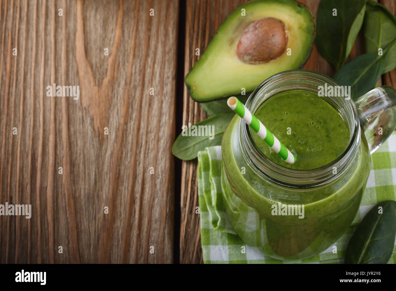 Smoothies von Avocado- und Spinatblätter mit Platz für Text Stockfoto