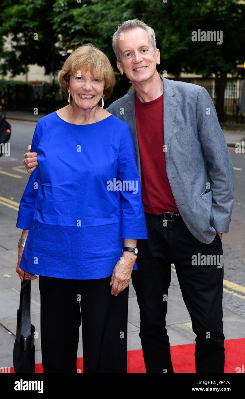 Red Carpet Anreise für die Opening Night der Tanguera im Sadlers Wells Theatre Mit: Frank Skinner Wo: London, Großbritannien Wann: 20 Aug 2017 Quelle: WENN.com Stockfoto