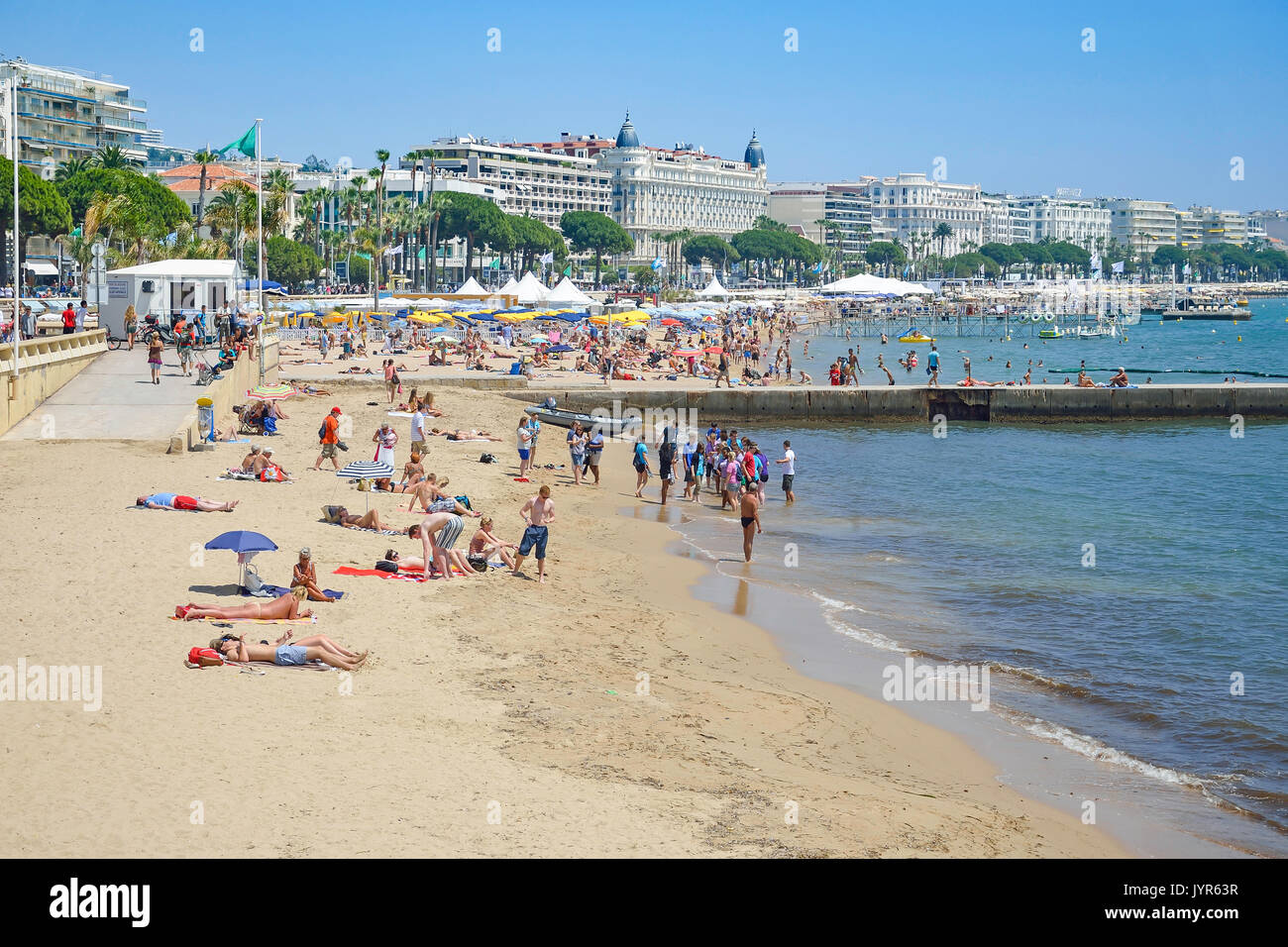 Plage Publique (öffentliche Strand), Cannes, Côte d ' Azur, Alpes-Maritimes, Provence-Alpes-Côte d ' Azur, Frankreich Stockfoto