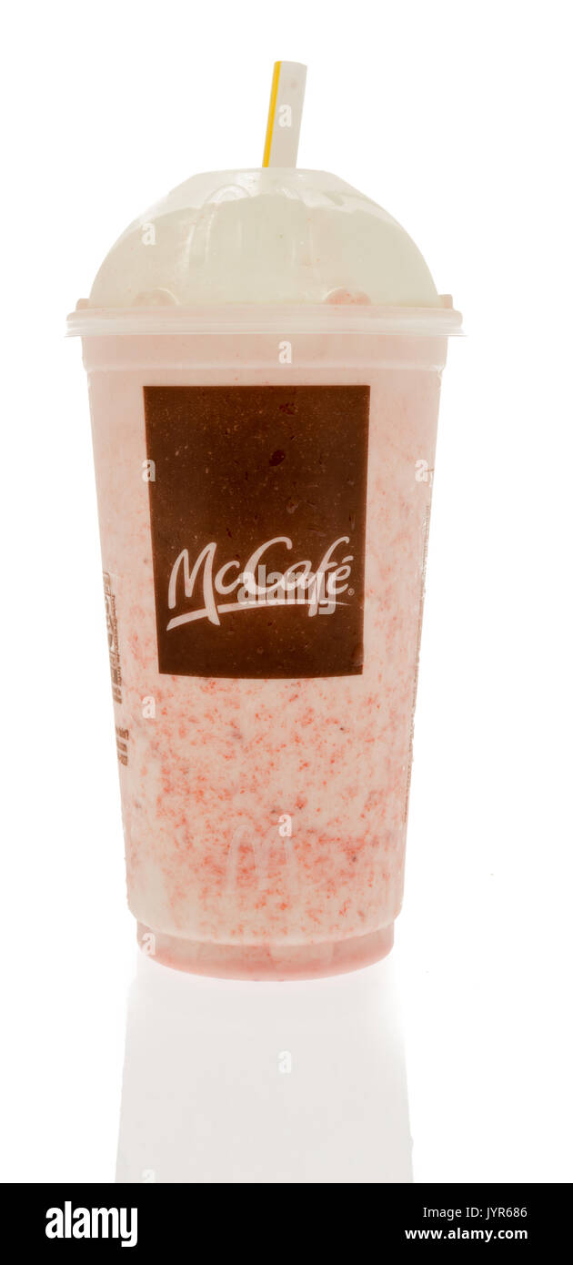 Winneconne, WI - 14. August 2017: McCafe Milchshake von McDonald's auf einem isolierten Hintergrund Stockfoto