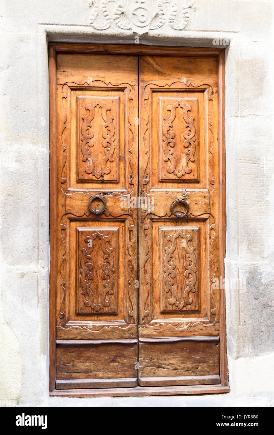 Antike hölzerne Tür mit Inlay Stockfoto