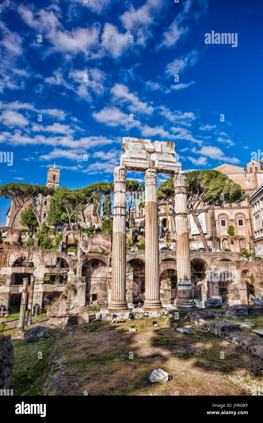 Berühmte römische Ruinen in Rom, Italien Stockfoto